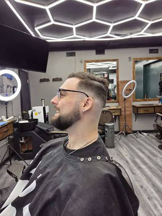 Fade O'Clock Barber studio Picture 1
