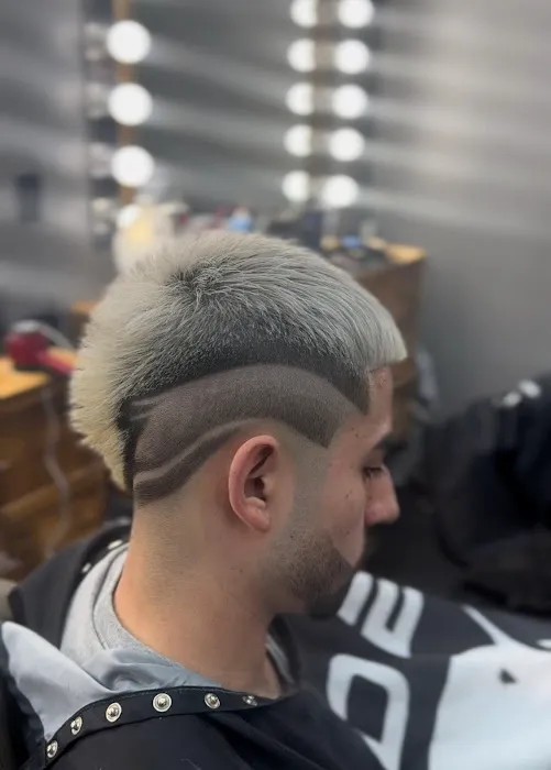 Fade O'Clock Barber studio Picture 9