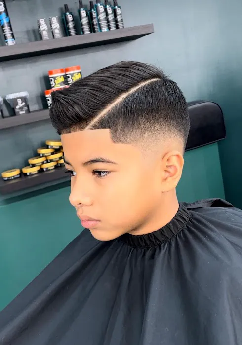Fade O'Clock Barber studio Picture 6