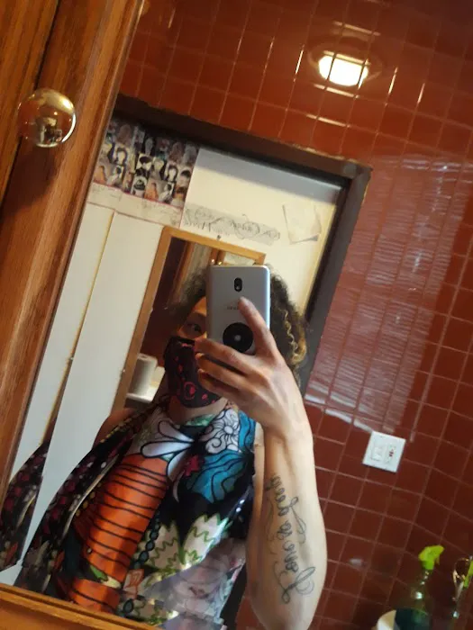 Natural Born Salon Picture 6