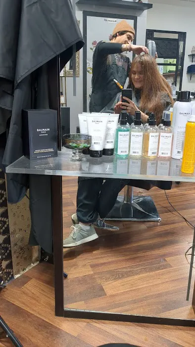 Natural Born Salon Picture 4