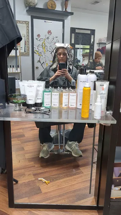 Natural Born Salon Picture 2