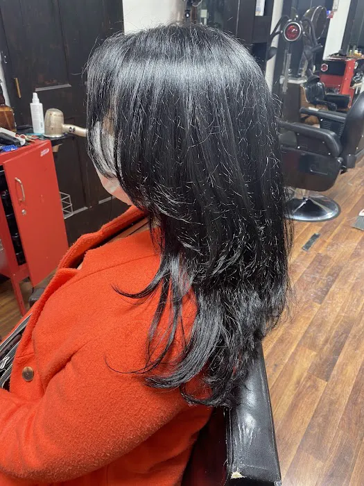Natural Born Salon Picture 9