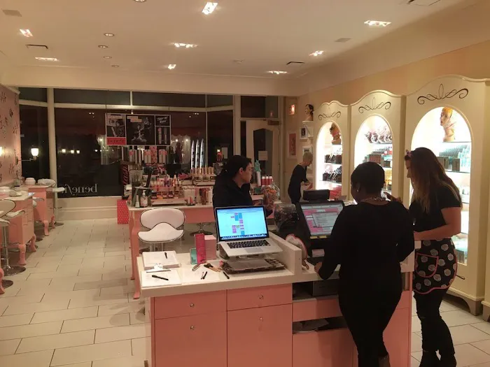 Benefit Cosmetics Boutique & BrowBar Picture 6