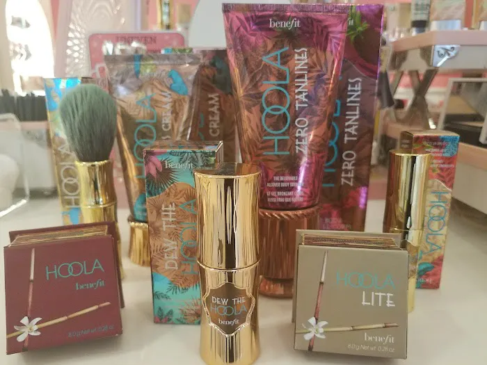 Benefit Cosmetics Boutique & BrowBar Picture 9