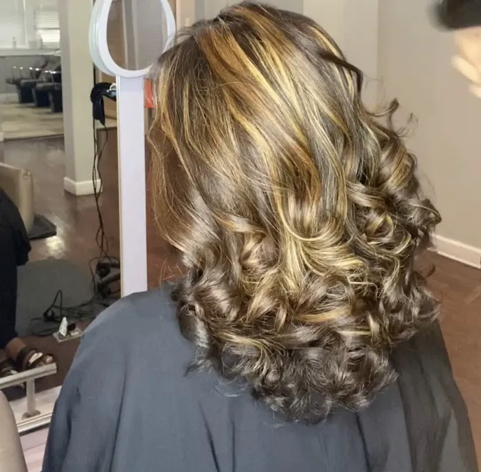 Curl Kitchen Salon Picture 3