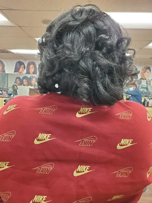 Mena's Hair Design Picture 8