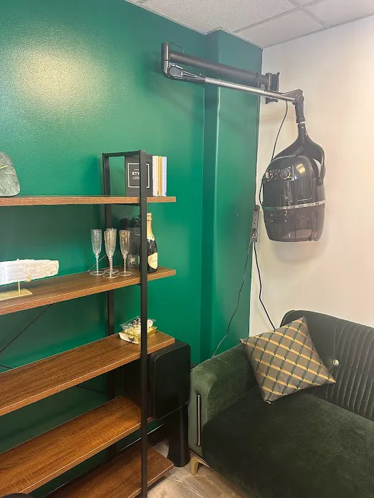 Riveting Wellness Cosmetic Solutions Picture 7
