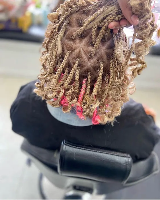 FLOWERS UNISEX SALON Picture 7