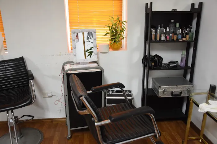 Myra's Hair Salon Picture 5