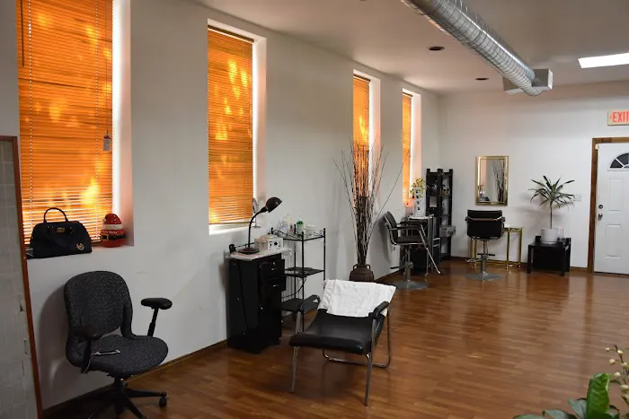 Myra's Hair Salon Picture 4