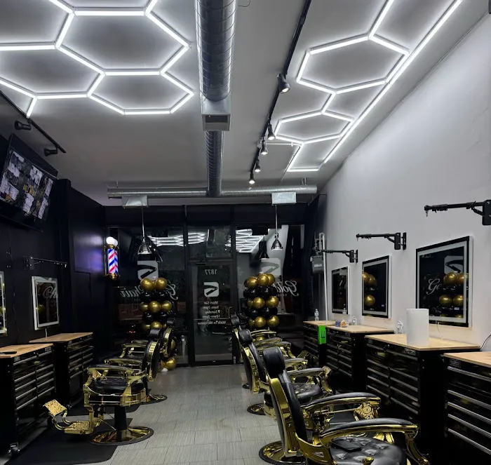 Gold Chair barber lounge 2. Picture 3