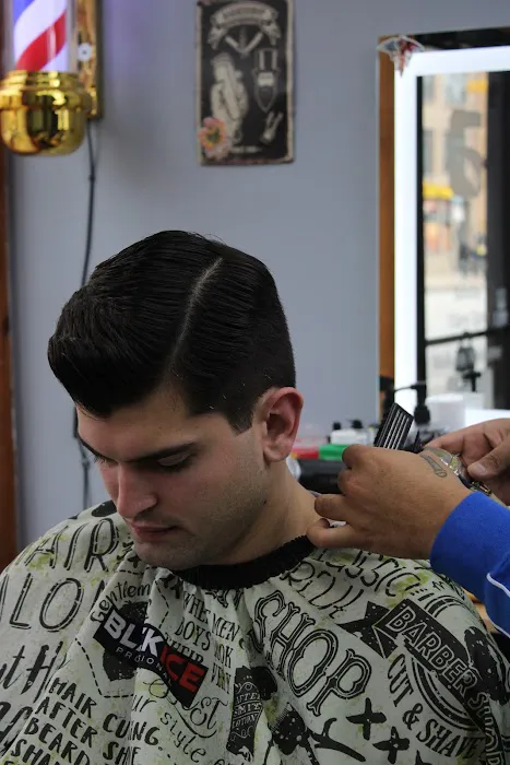 Gold Chair barber lounge 2. Picture 4
