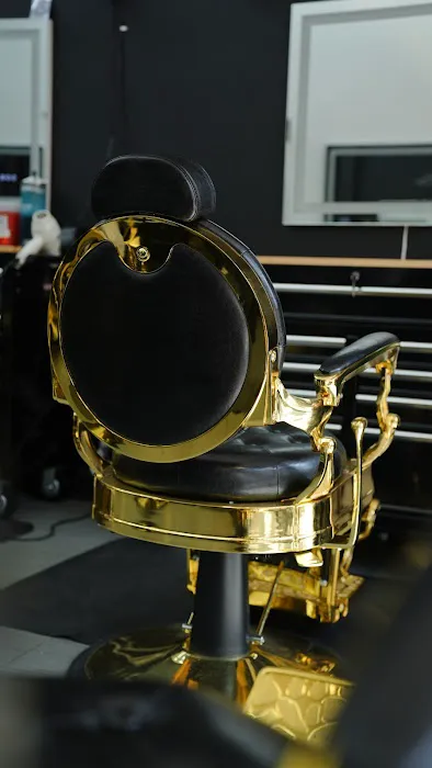Gold Chair barber lounge 2. Picture 2