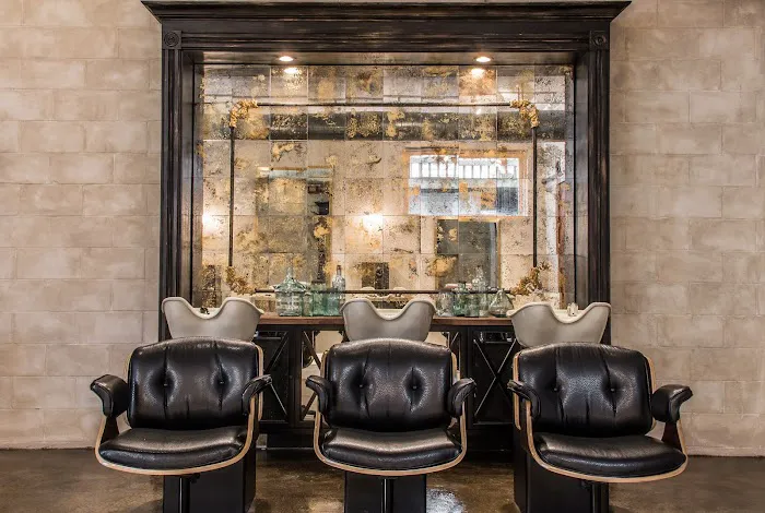 appt-only salon Picture 4