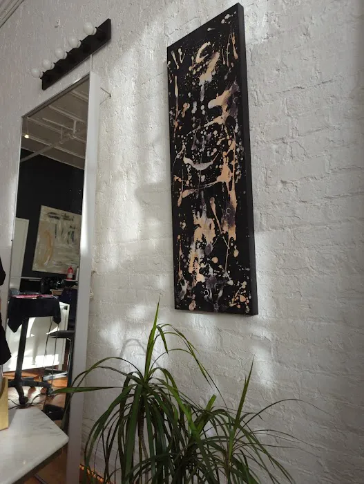 Sytsy Salon Loft Picture 2