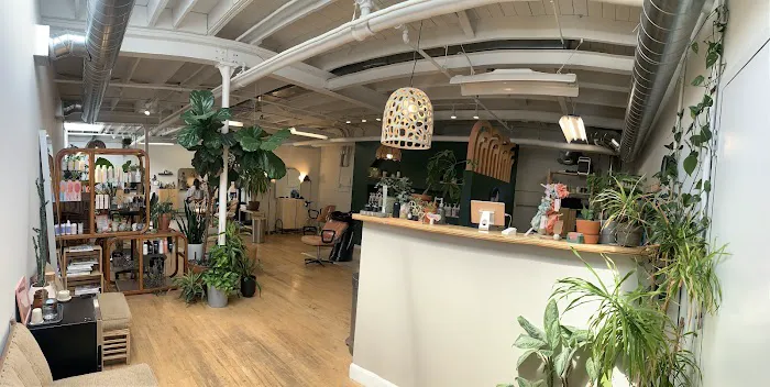 Golden Hour Hair Co. Picture 2