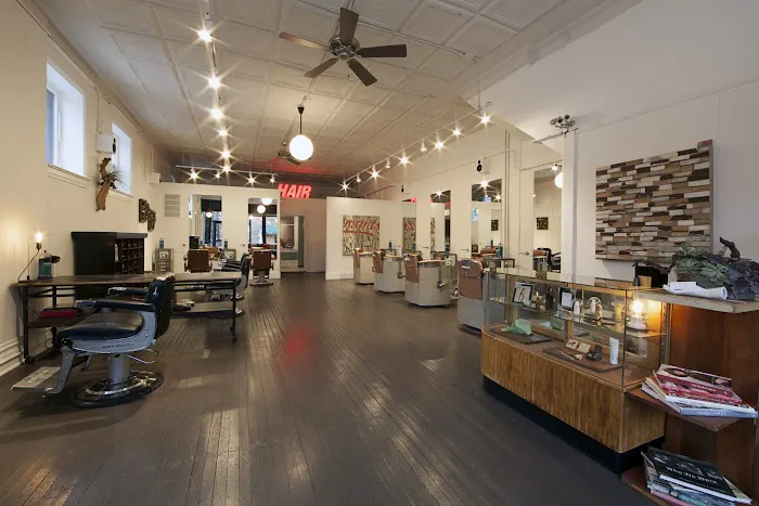 Smith & Davis Salon Picture 1