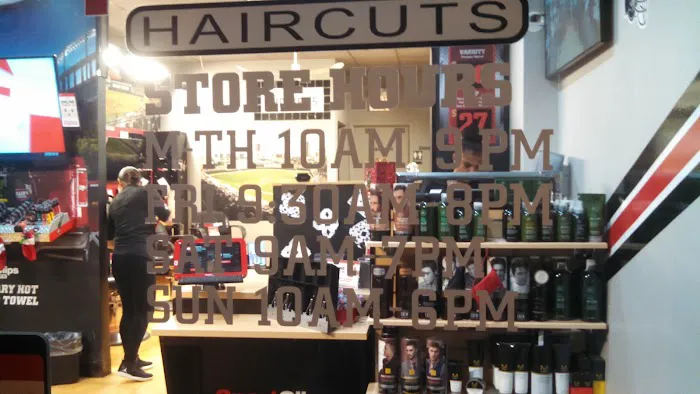 Sport Clips Haircuts of Chicago - Diversey Picture 4