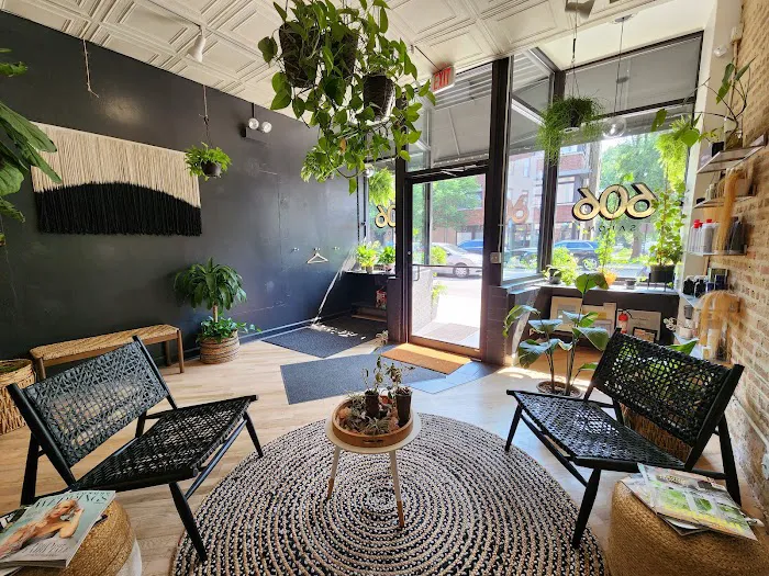606 Salon Picture 3