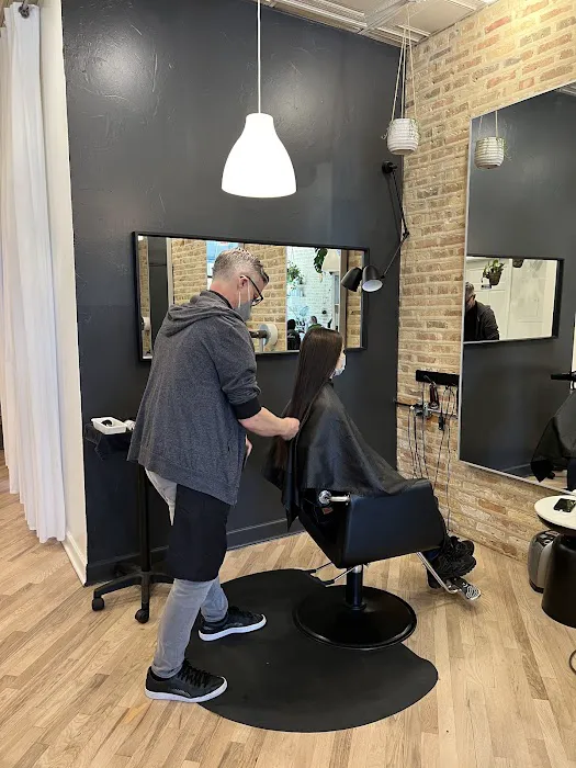 606 Salon Picture 2