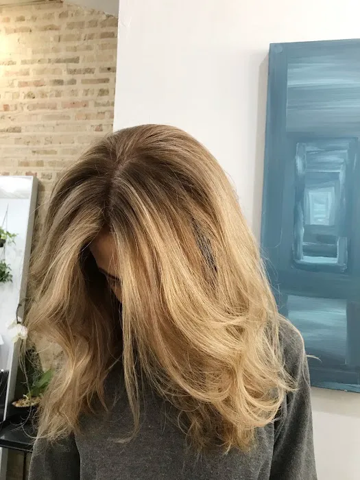 606 Salon Picture 6