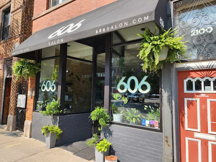 606 Salon Picture 10