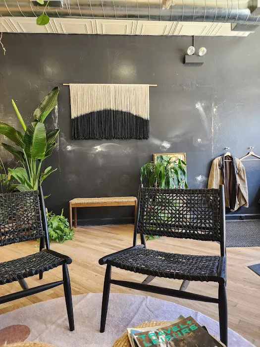 606 Salon Picture 5