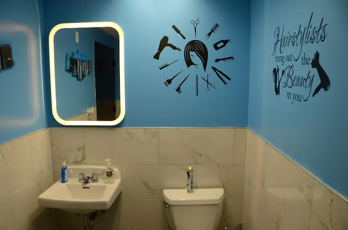HAUS OF CB BEAUTY BAR Picture 4