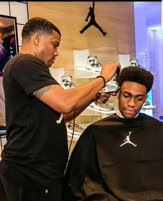 Clippers Inc Barber Shop Picture 3