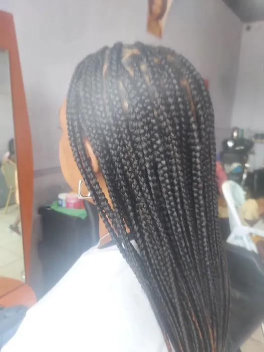 African Queen Braids & Beauty Picture 9