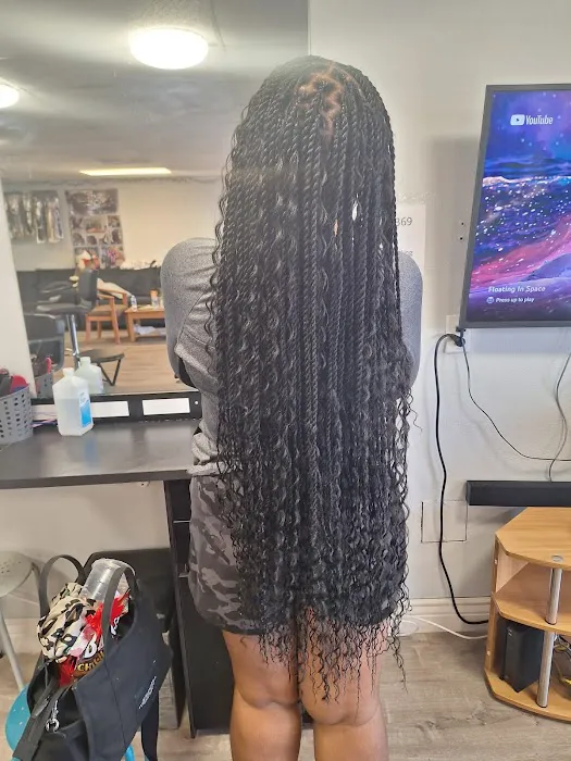 Eunice's African Hair Braiding Picture 10