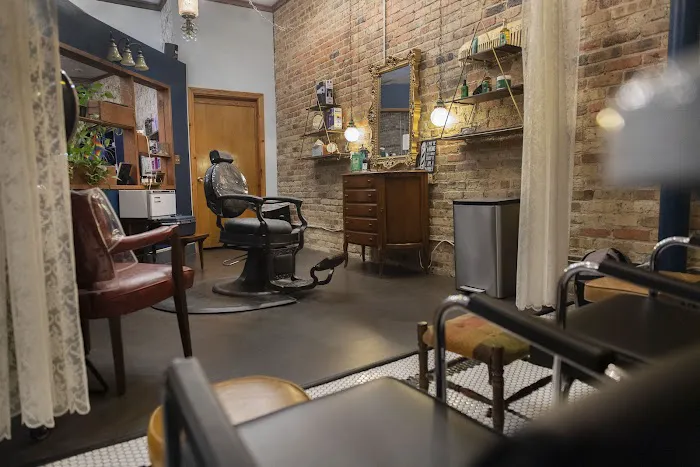 Logan Parlor Picture 9