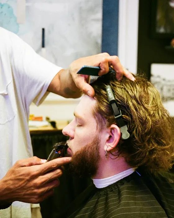 Artsy Barber | Chicago Barbershop + Art Gallery Picture 5