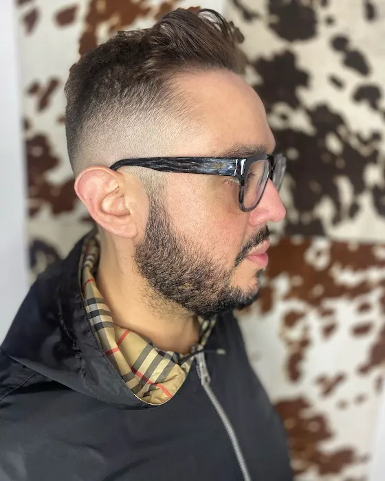Salvage Grooming Lounge Picture 10