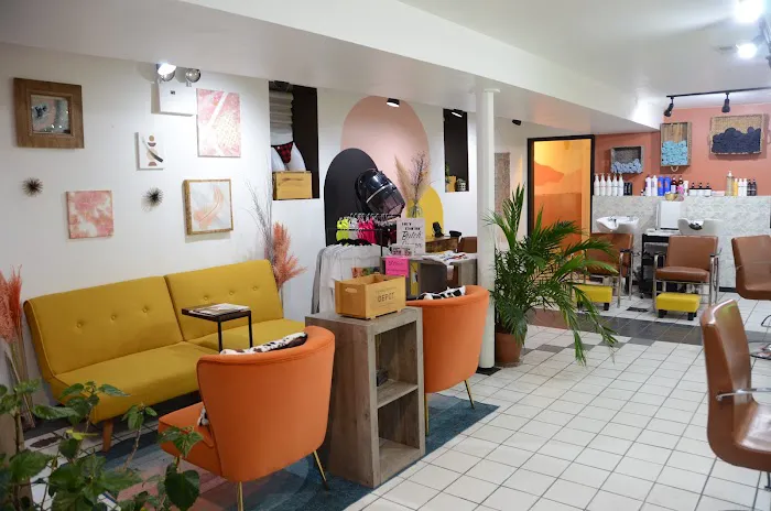 Salvage Grooming Lounge Picture 1