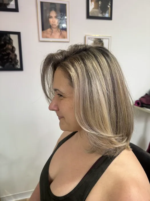 Val's hair Studio Picture 9