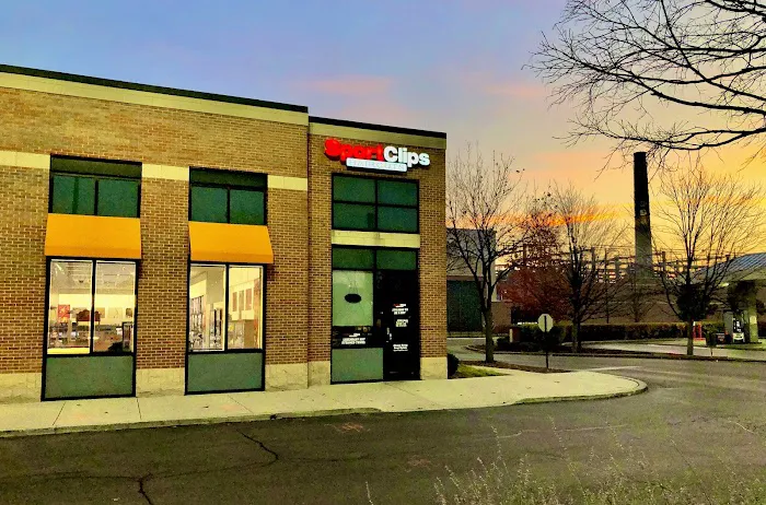 Sport Clips Haircuts of Clybourn Square Picture 4
