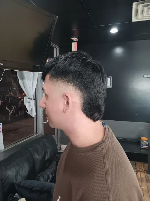 The Two Brothers Barber Shop Picture 6