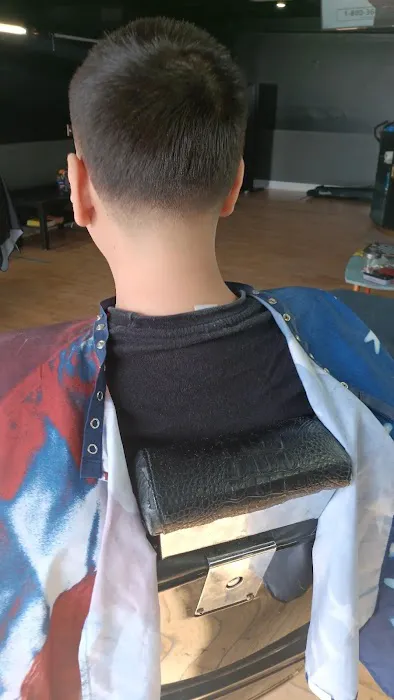 The Two Brothers Barber Shop Picture 4