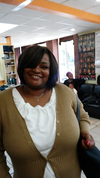 Success Barber Salon Picture 2