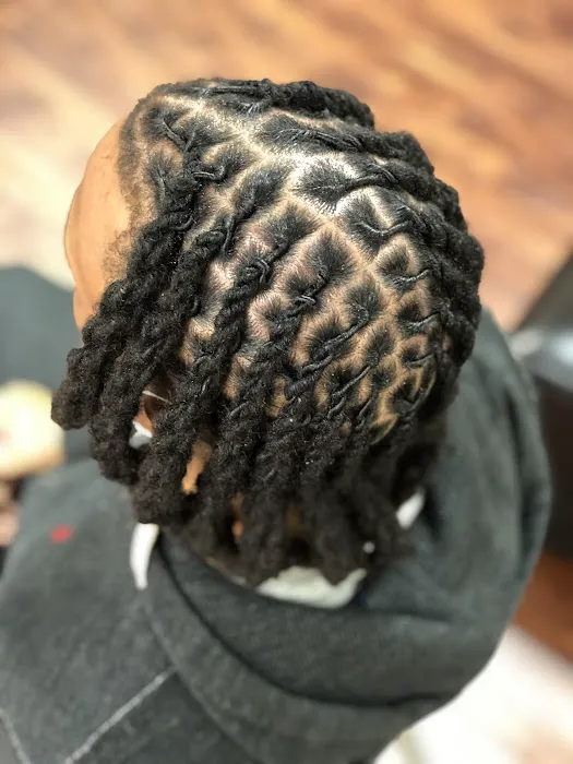 Hair Experts Bronzeville Picture 1