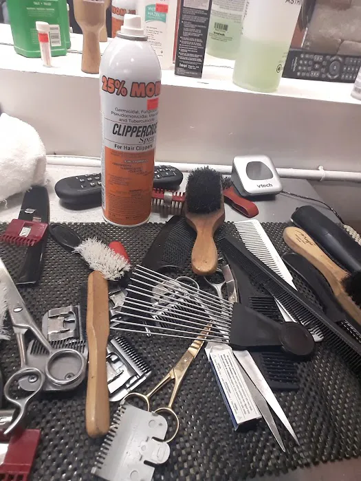 Frank's Barber Shop Picture 7