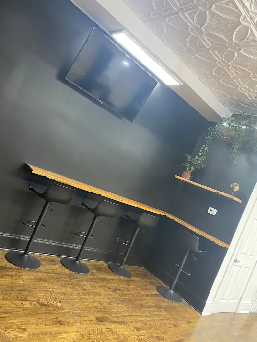 Legends Barbershop & Shave Parlor Picture 3