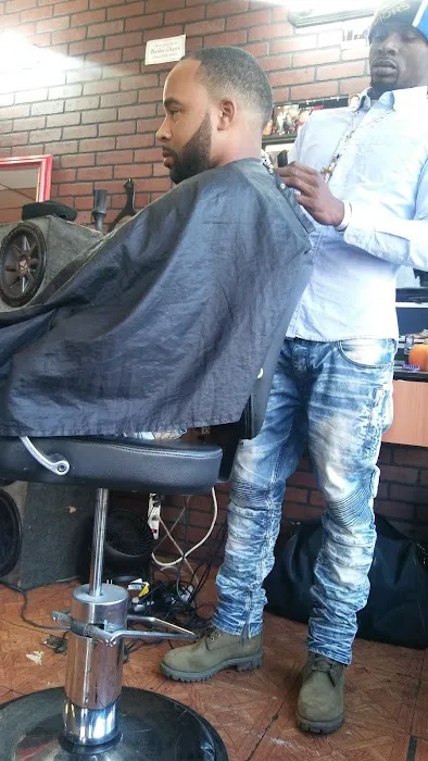 Top of Line'n Barber Shop Picture 1
