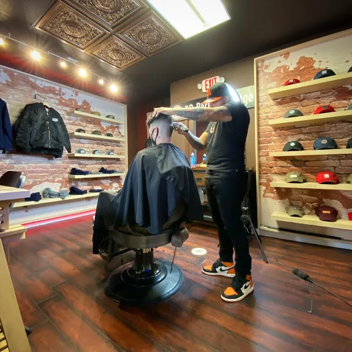 BR Barber Lounge No. 1 Picture 4
