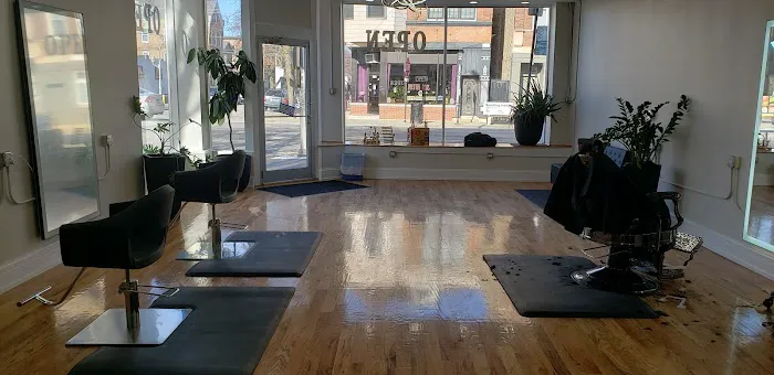 Mia's hair salon Picture 6