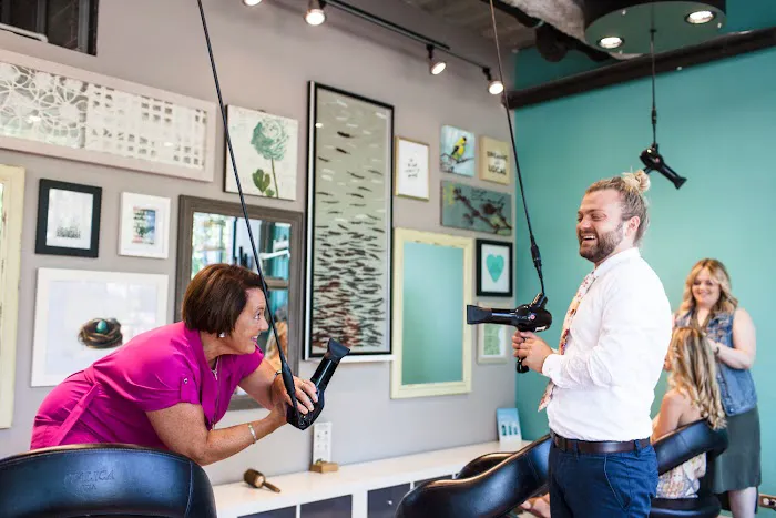 The Bird's Nest Salon Picture 10