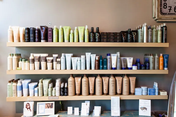 The Bird's Nest Salon Picture 2
