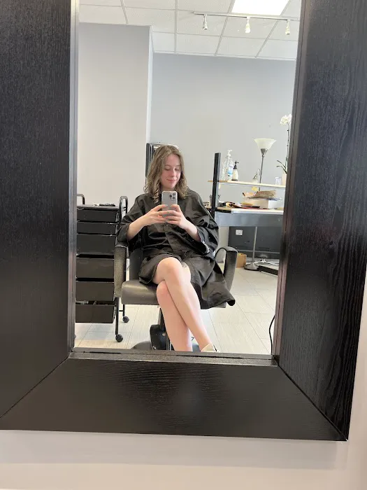 The L Beauty Spot and Dry Bar Hair Salon Picture 3